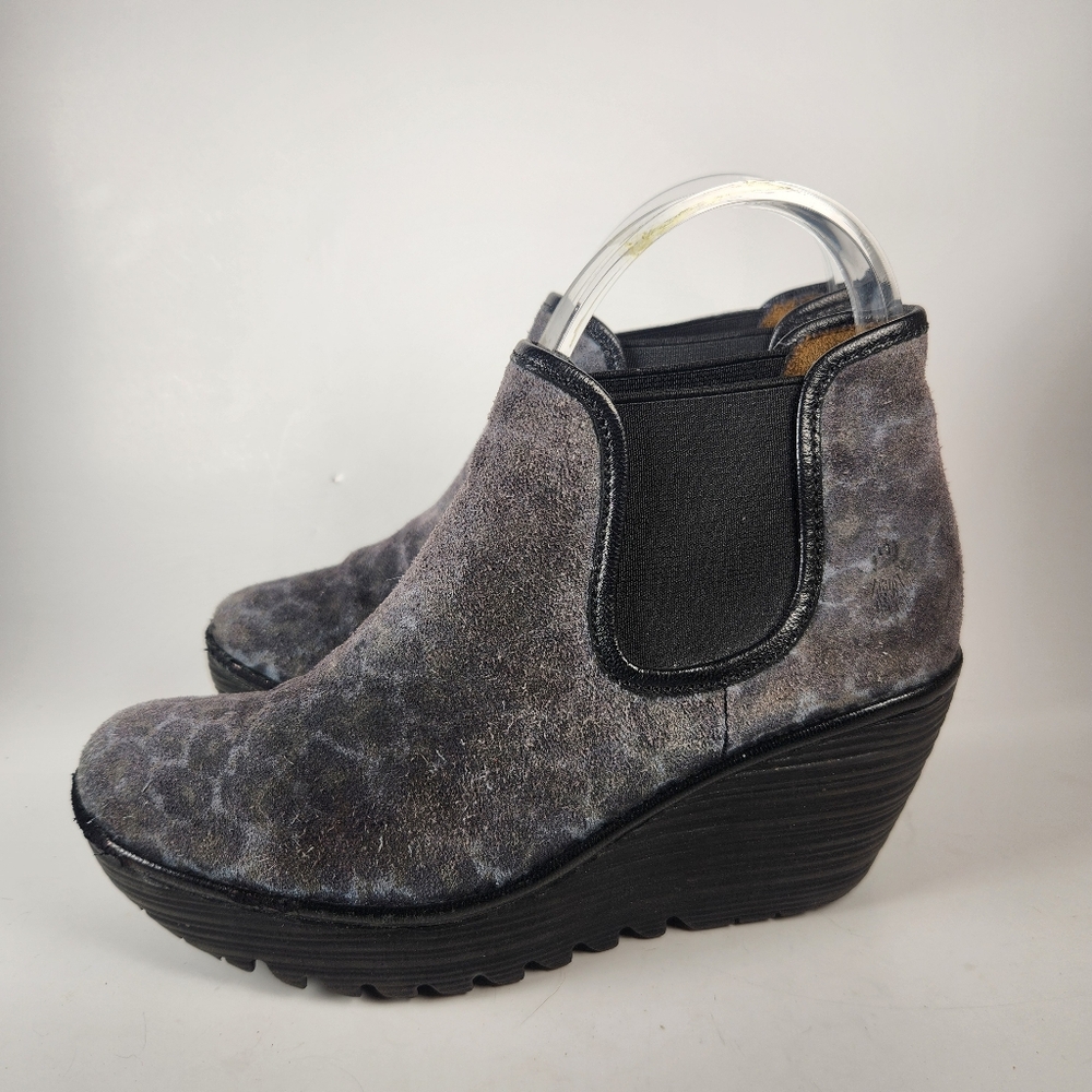 FLY LONDON Women's Chelsea Boot Size 6 EU 36 Gray Leather Wedge Camo Shoe - Picture 5 of 10